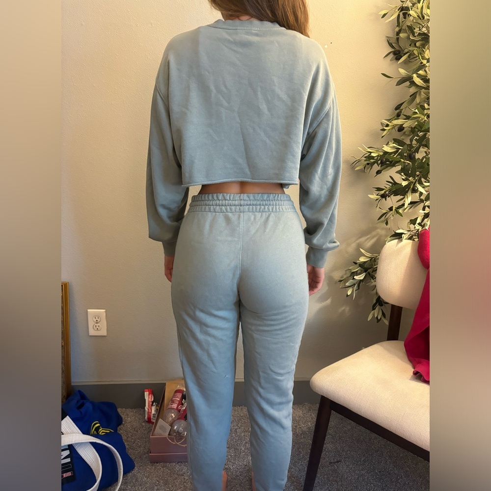 Sweatsuit - Picture 3 of 5